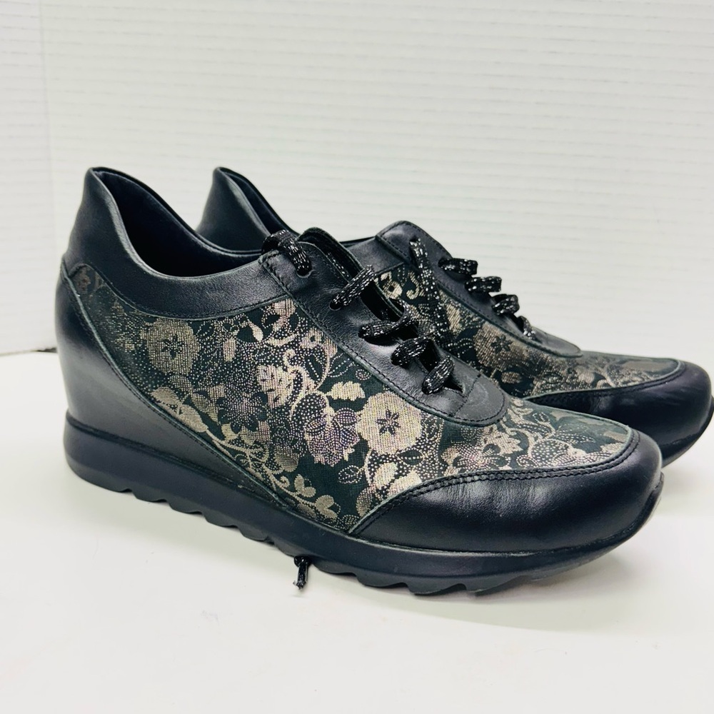 PERA DONNA Fashion Sneakers Size 39 USA (8.5)